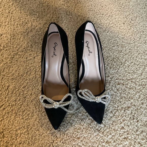 Black Heels with Rhinestone Bow - Picture 3 of 3